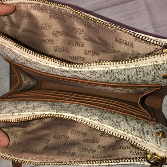 Michael Kors Fulton Vanilla Crossbody - Picture 3 of 7